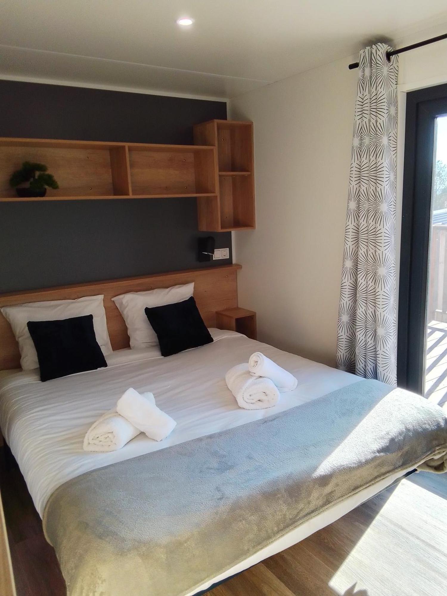 Camping Les Lodges Du Lagon Calvisson Eksteriør bilde
