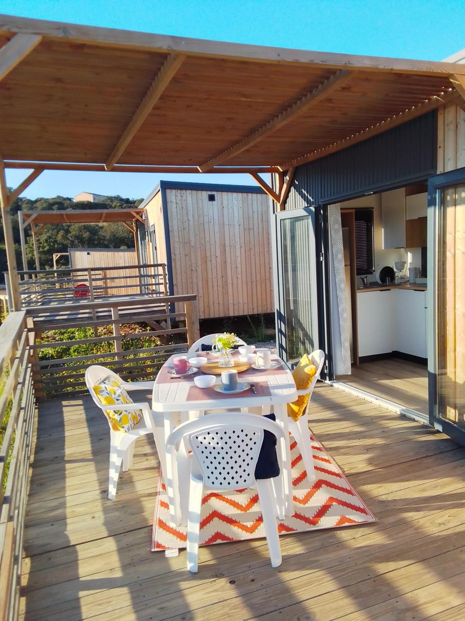 Camping Les Lodges Du Lagon Calvisson Eksteriør bilde