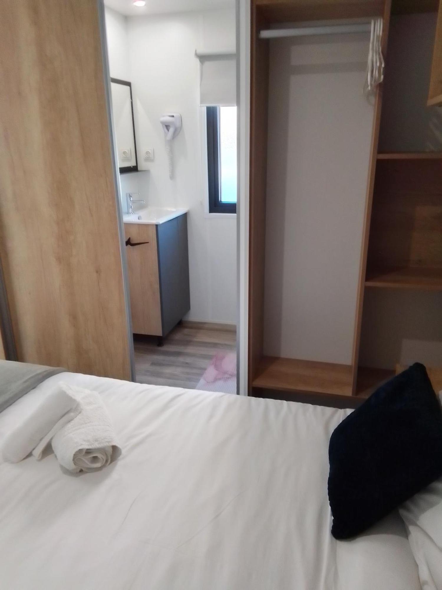 Camping Les Lodges Du Lagon Calvisson Eksteriør bilde